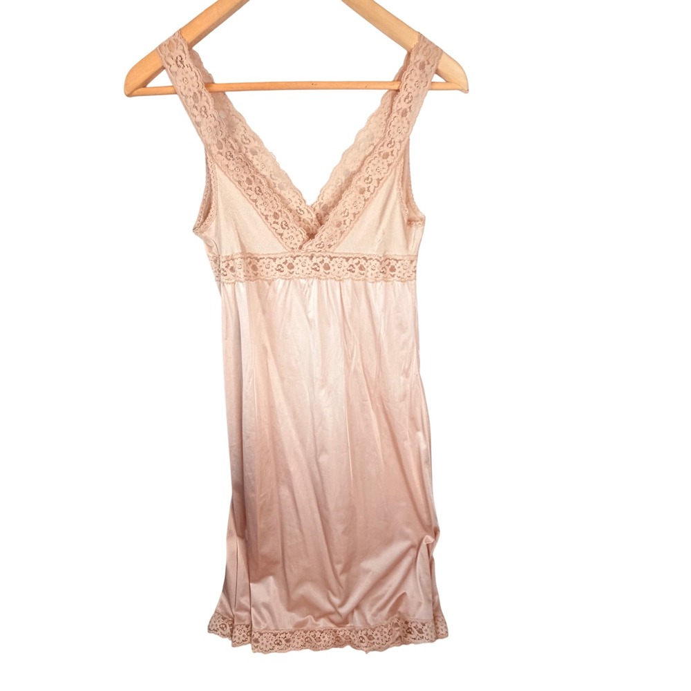 Vintage Vassarette Lace Trim Full Slip Peach Tan Antron III Nylon Size 36‎ F